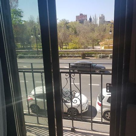 Domus Valencia Apartamentos Centro Frente A Torres De Serrano Eksteriør billede