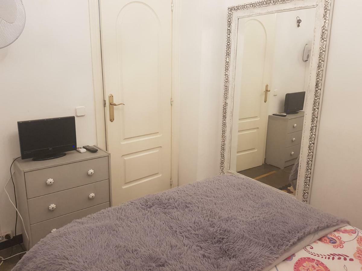 Domus Valencia Apartamentos Centro Frente A Torres De Serrano Eksteriør billede