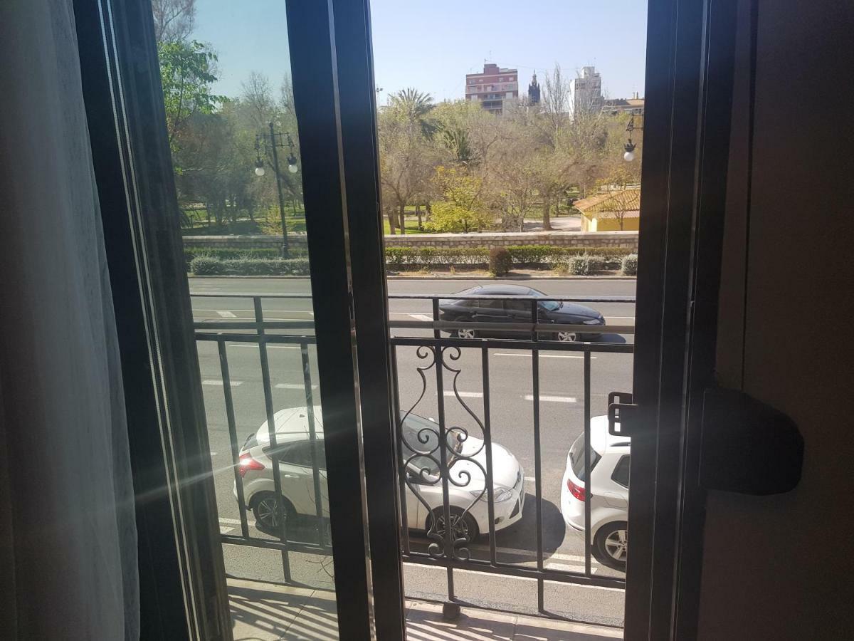 Domus Valencia Apartamentos Centro Frente A Torres De Serrano Eksteriør billede