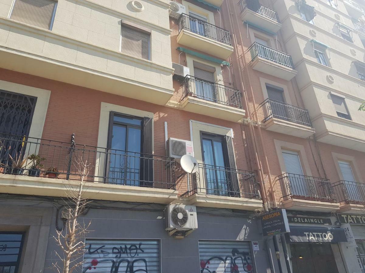 Domus Valencia Apartamentos Centro Frente A Torres De Serrano Eksteriør billede